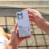 Mdrive junto a desayuno saludable mostrando complemento nutricional
