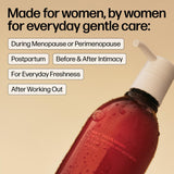 Medicine Mama's Apothecary dispensador en uso para limpieza íntima práctica