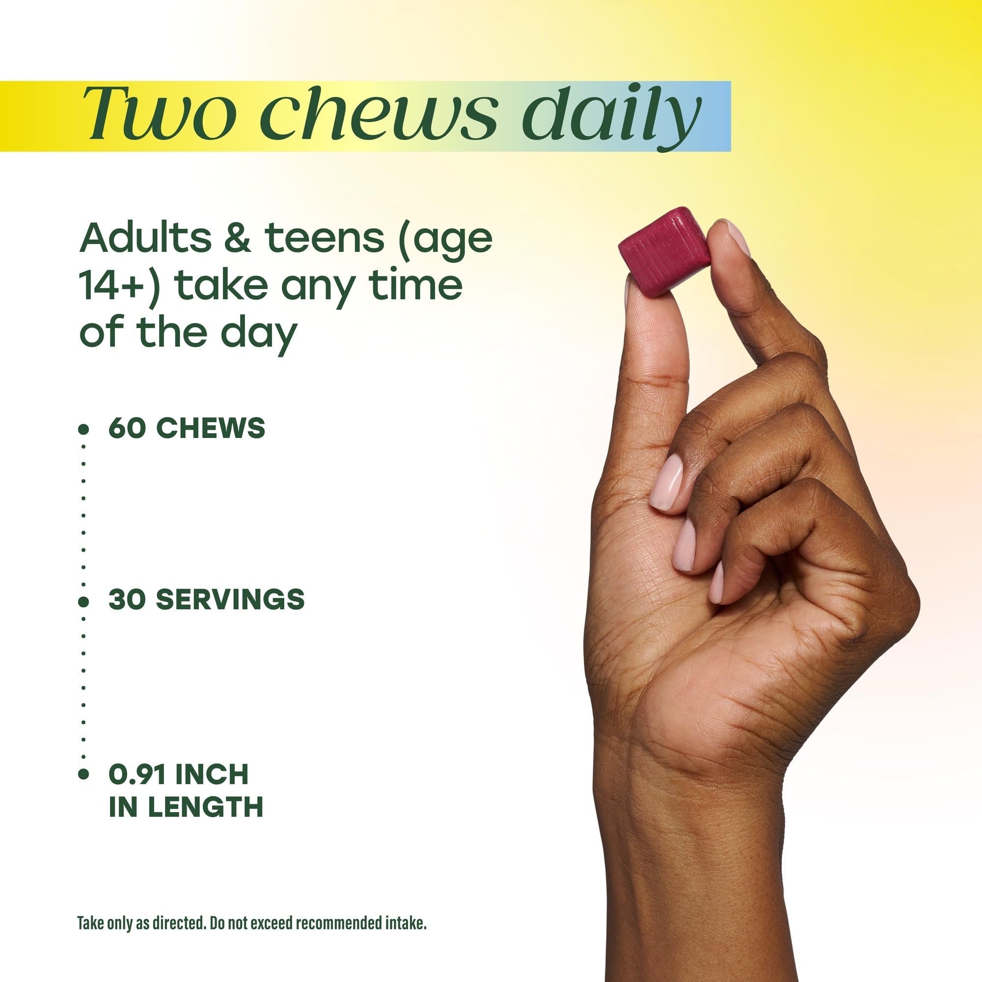 MegaFood chuche junto a una moneda para comparar tamaño y facilidad de uso