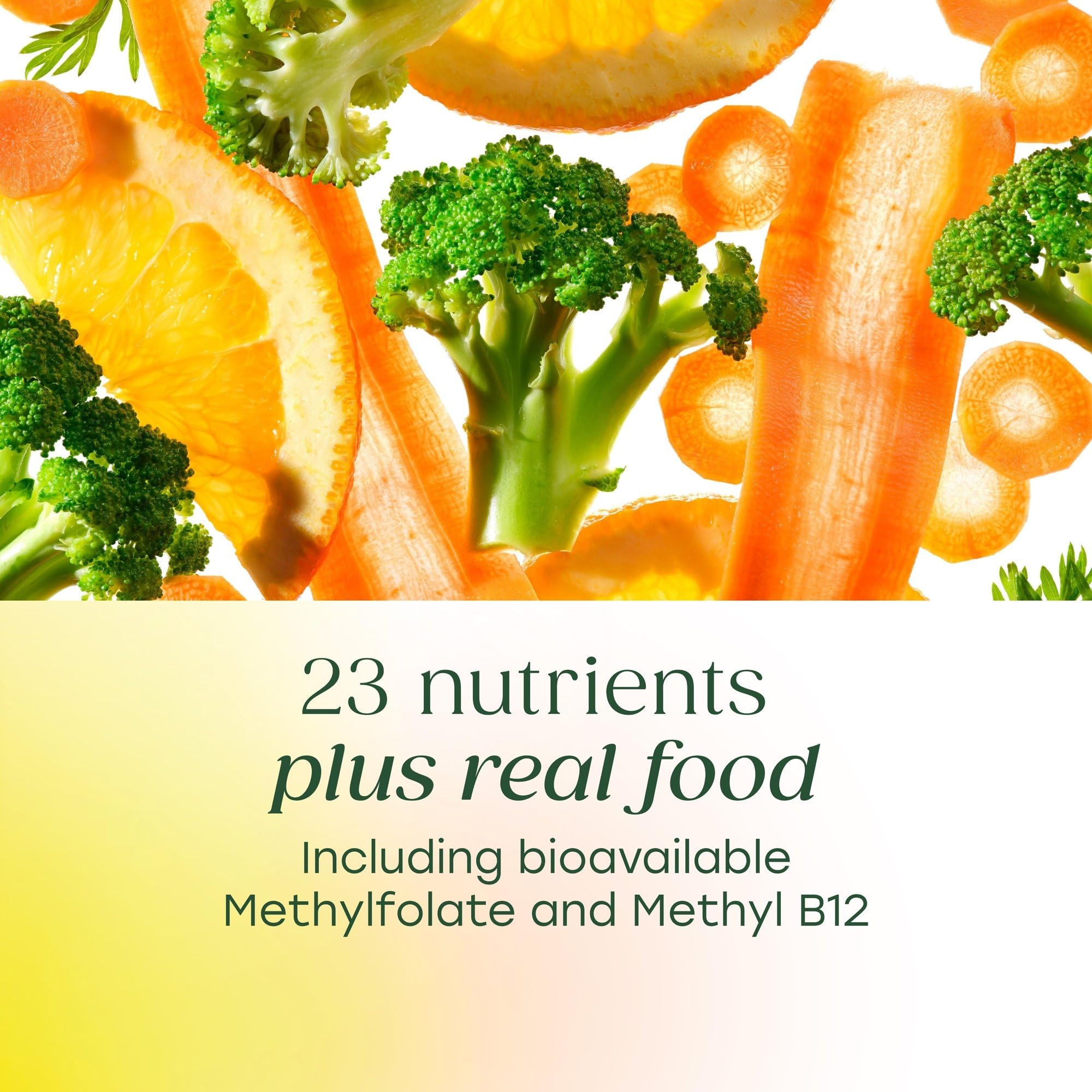 MegaFood persona toma tabletas en mano apoyo diario de nutrientes