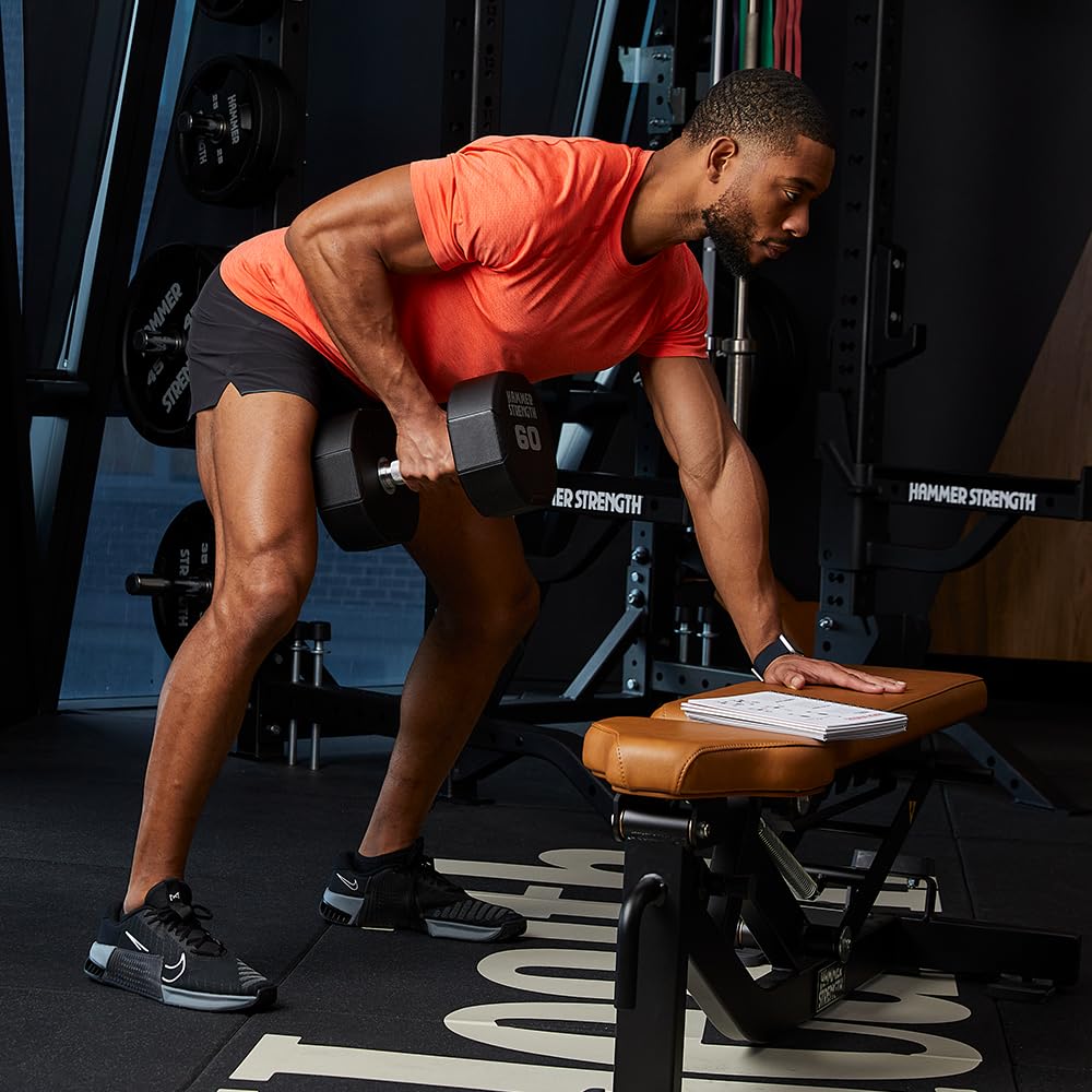 Men's Health guía en uso durante sesión de entrenamiento práctico