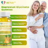 MENXI persona tomando gomita por la noche para favorecer relajación