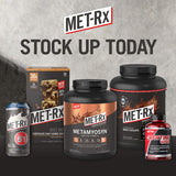 Boca de gimnasio con barra MET-Rx mostrando conveniencia y energía inmediata