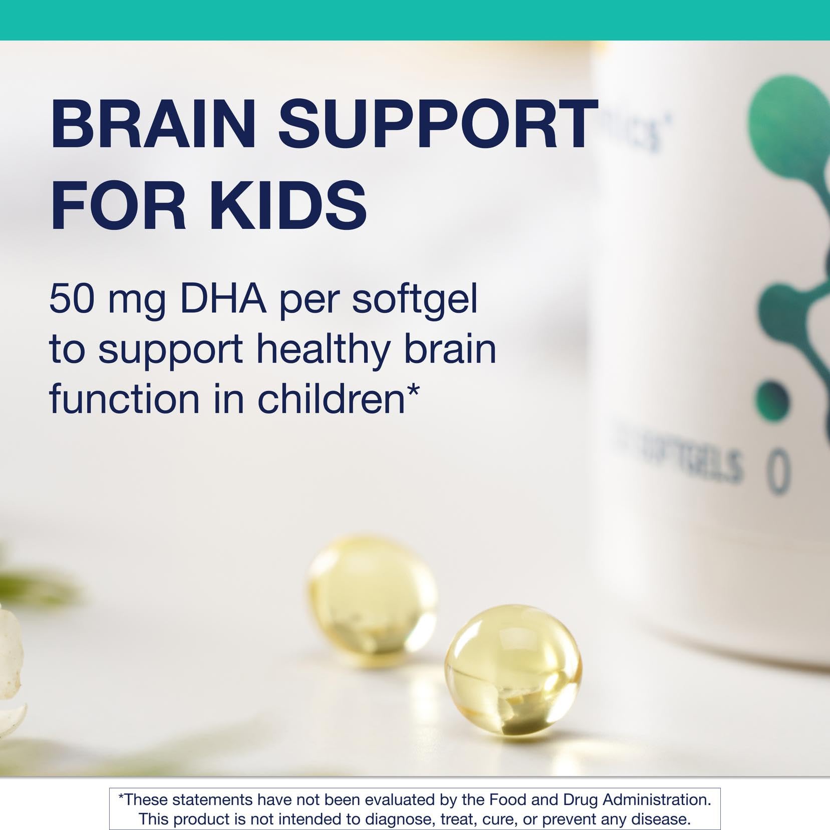 Metagenics MetaKids DHA softgel en mano para comparar tamaño y facilitar la dosificación