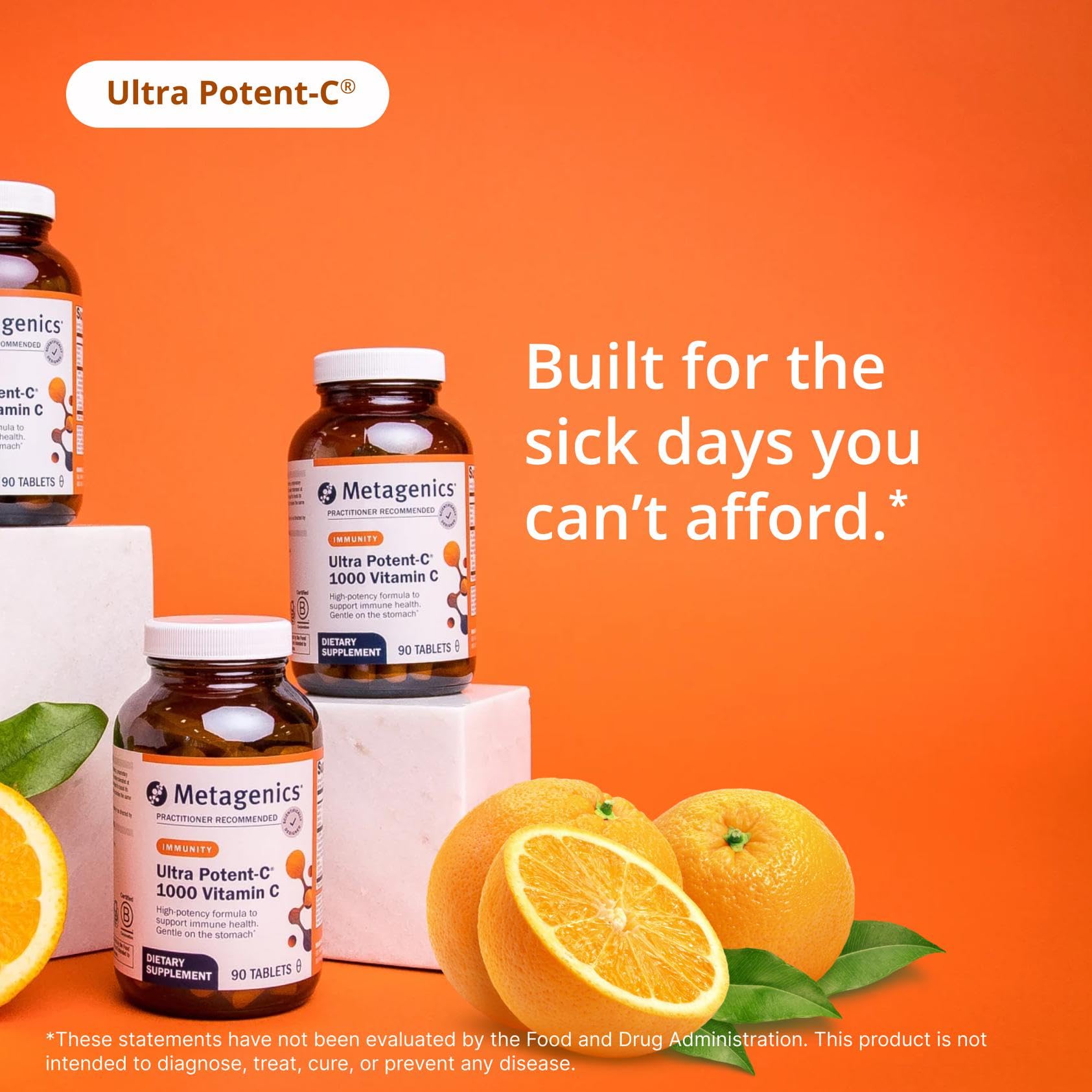 Metagenics Ultra Potent-C en mesa con frutas y cuaderno, integración en estilo de vida saludable
