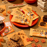 Mezcla primer plano del recubrimiento cremoso en la base, añade sabor y textura