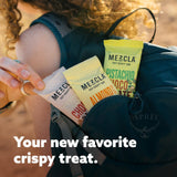 Mezcla barra servida en plato de desayuno mostrando combinación sabor y energía