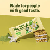 Mezcla barra en ambiente de oficina snack nutritivo durante jornada laboral