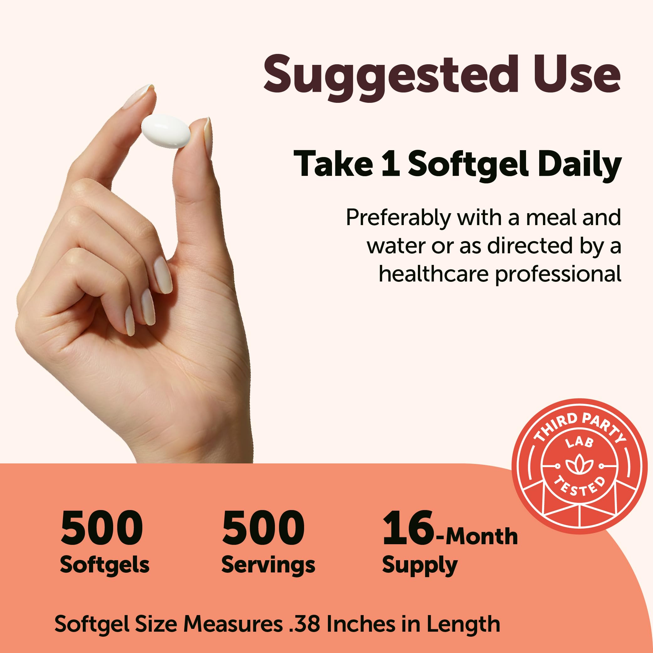 Micro Ingredients softgel en mano para comparar tamaño y dosificación diaria
