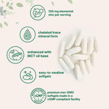 Micro Ingredients softgel en mano para ver tamaño y facilidad de ingestión, práctico