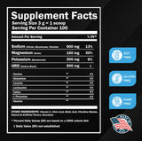 Comparación de tamaño del envase MMA Nutrition HRDWRK junto a objetos cotidianos para referencia de porciones
