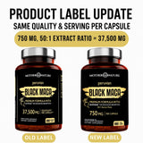 Close-up cápsulas de MNO Organic Raw Black Maca para apreciar su tamaño y fácil de tragar