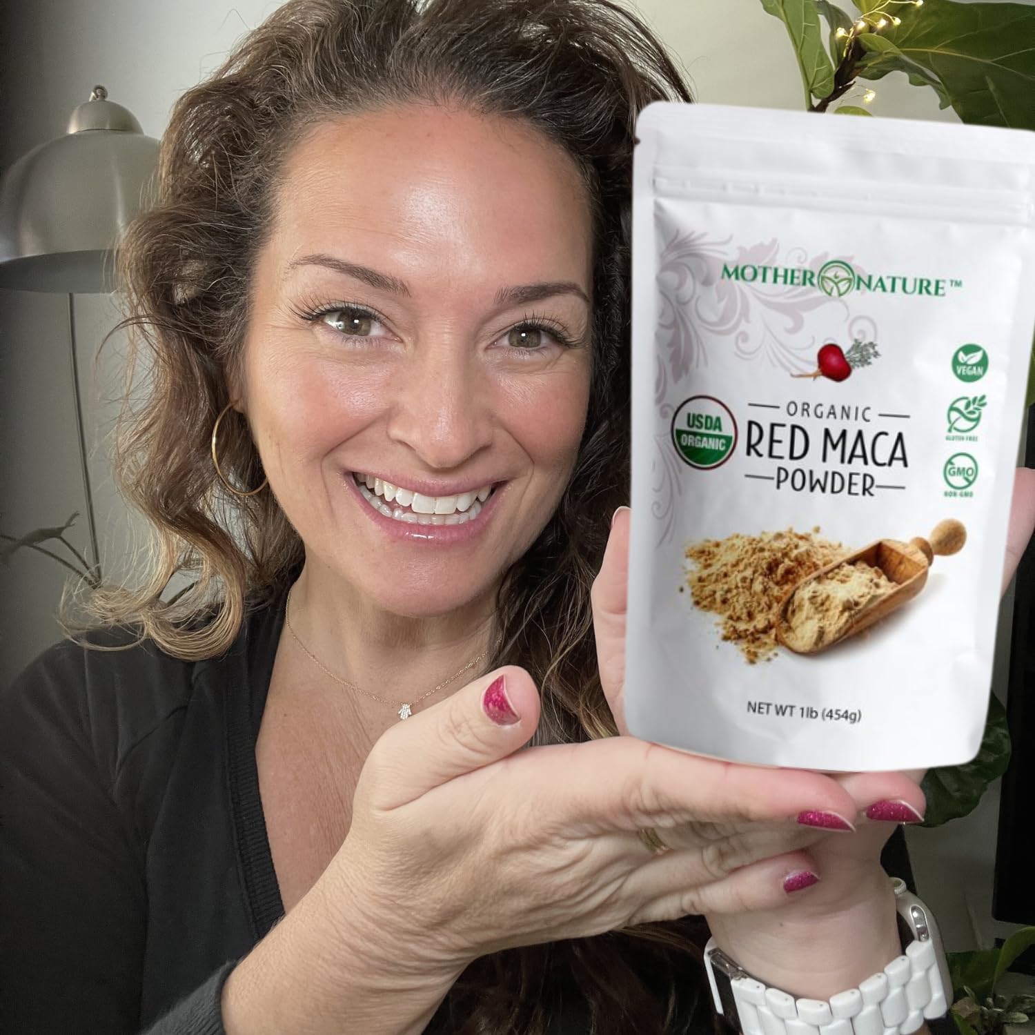 Mother Nature Organics cuchara con maca roja dosificación práctica