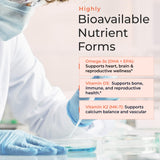 Molecular Fertility cápsula en mano para mostrar tamaño y facilidad de ingestión