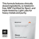 Escena de uso nocturno con Momentous Nightly Pack sobre mesita, mejora la rutina de descanso