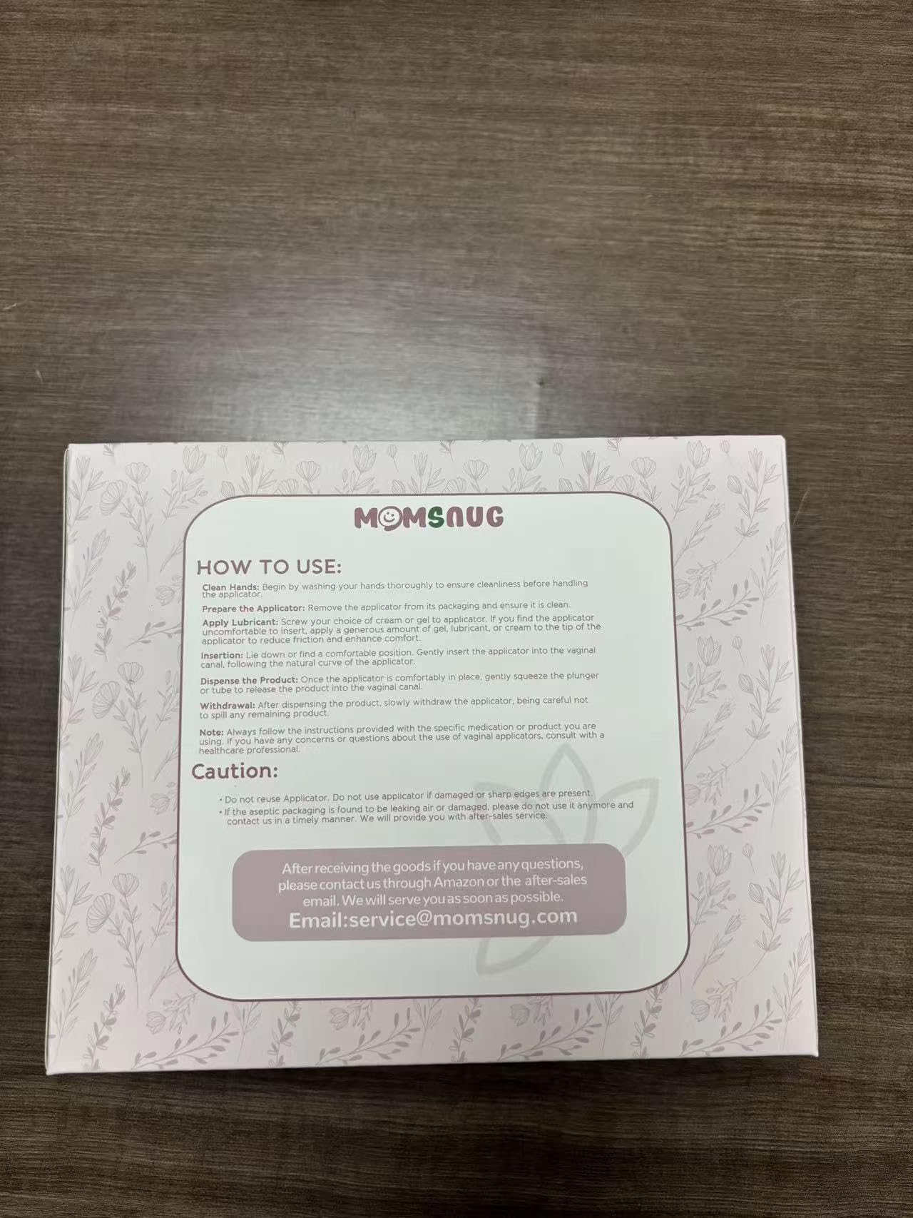 Momsnug aplicador en ambiente de baño, uso cotidiano y discreto