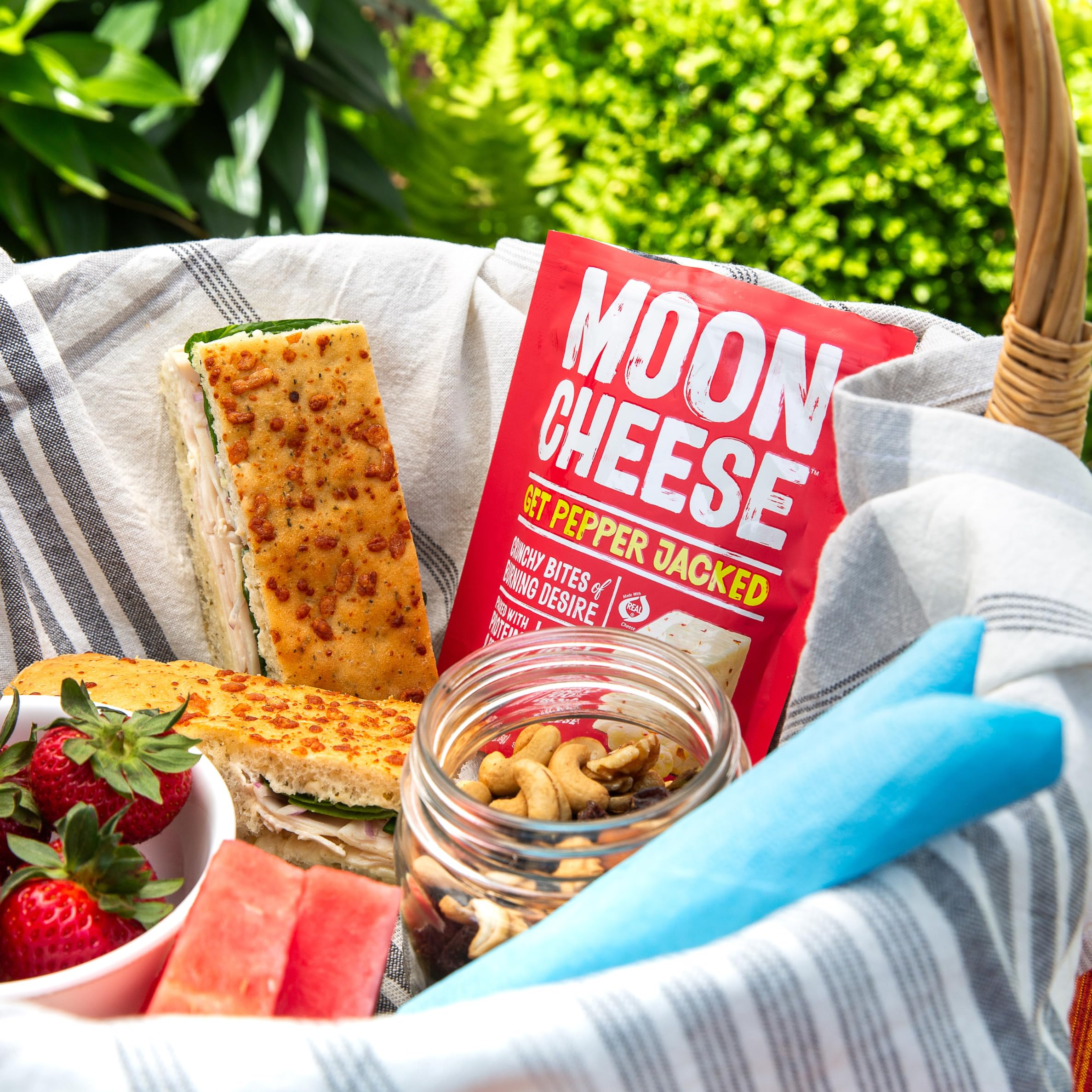 Moon Cheese etiqueta nutricional visible, informa de proteína
