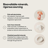 Sales rosadas e ingredientes triturados, Moon Juice muestra minerales trazables y puros