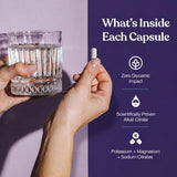 Lifestyle con Moonstone Stone Stopper en entorno de cocina reflejando rutina de cuidado renal