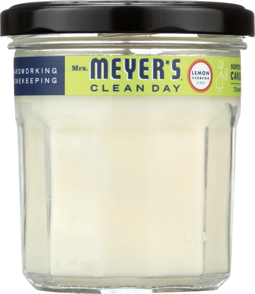 Mrs. MEYER'S vela encendida en salón creando ambiente fresco y relajante