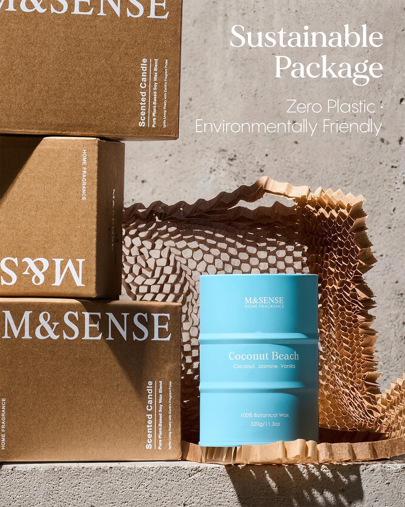 M&SENSE vela en mesa con elementos playeros para ambiente aromático costero