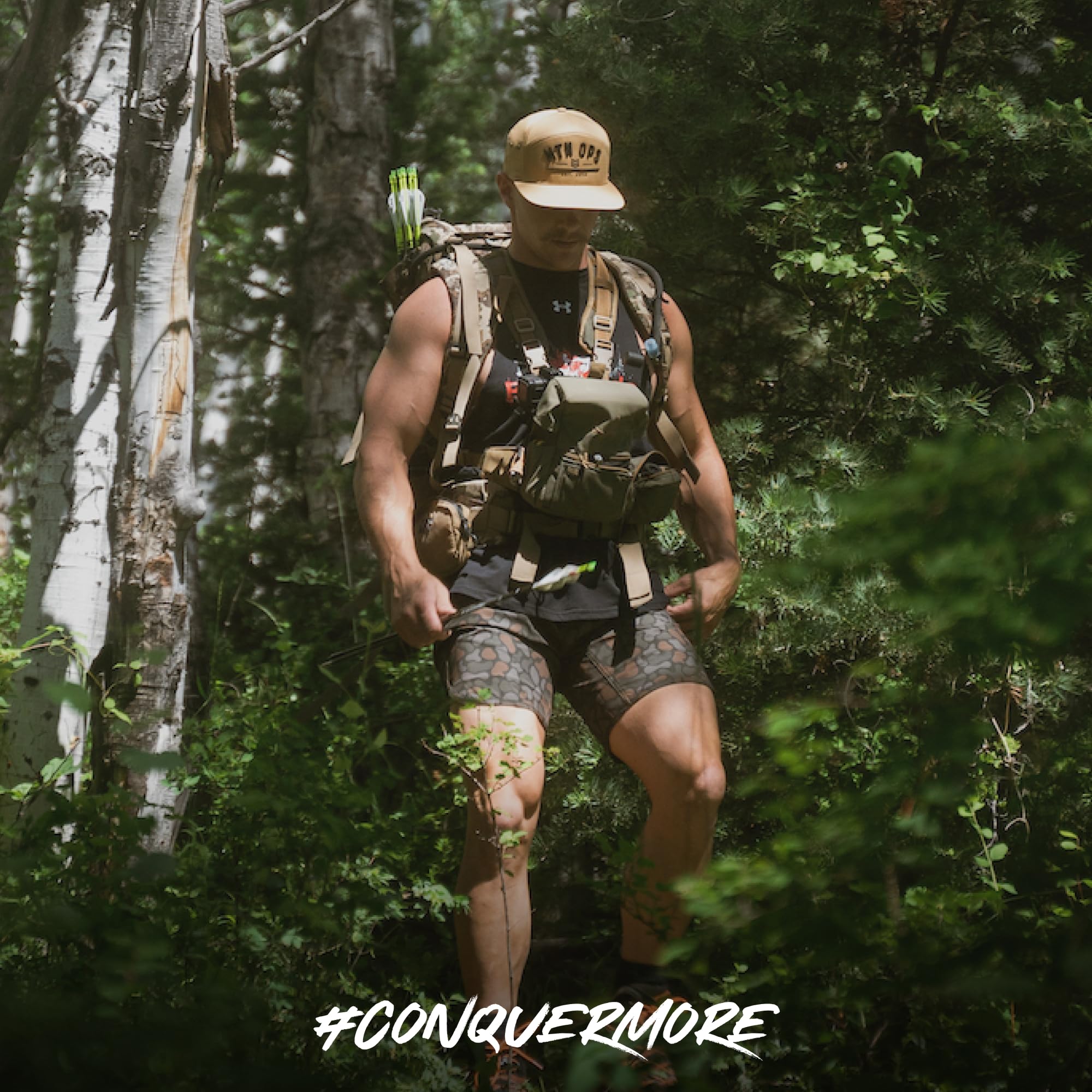 MTN OPS sticks dentro de mochila ideal para viajes y aventuras