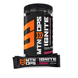 MTN OPS vaso con Ignite disuelto en agua, hidratación inmediata y sabor