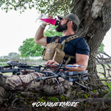 MTN OPS bebiendo tras entrenamiento al aire libre para recuperación