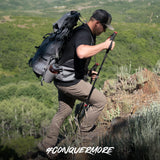 MTN OPS persona preparando rutina nocturna con gomitas, apoyo al descanso portable
