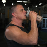 Muscle Defense batido preparado en vaso listo para consumir, beneficio recuperación postentreno