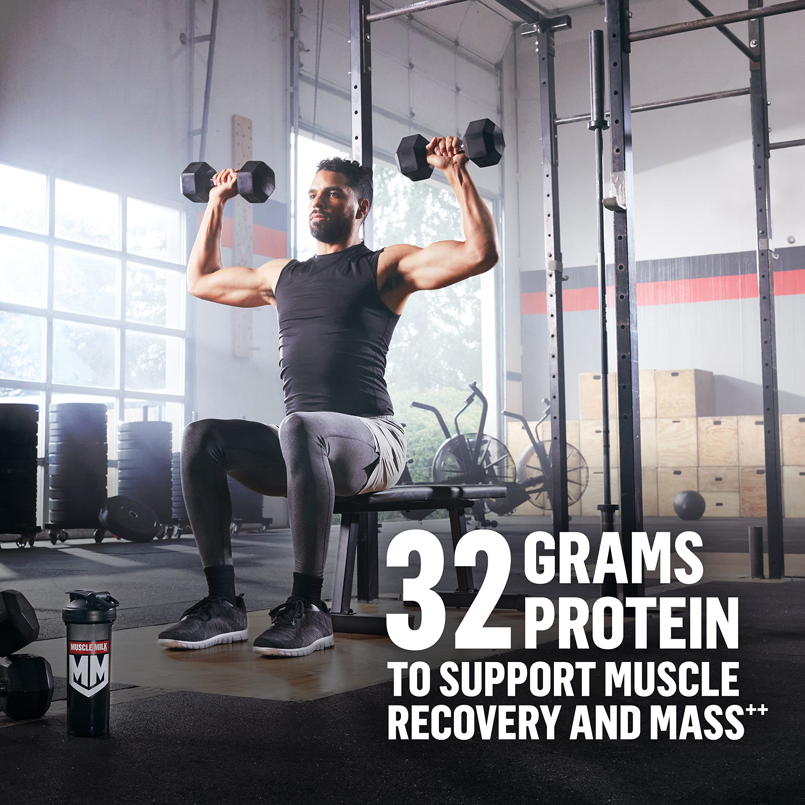 Muscle Milk gainer servido en vaso como batido listo para recuperación tras entrenamiento