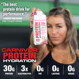 MuscleMeds Carnivor RTD junto a una mano para comparar tamaño de la botella y conveniencia portátil
