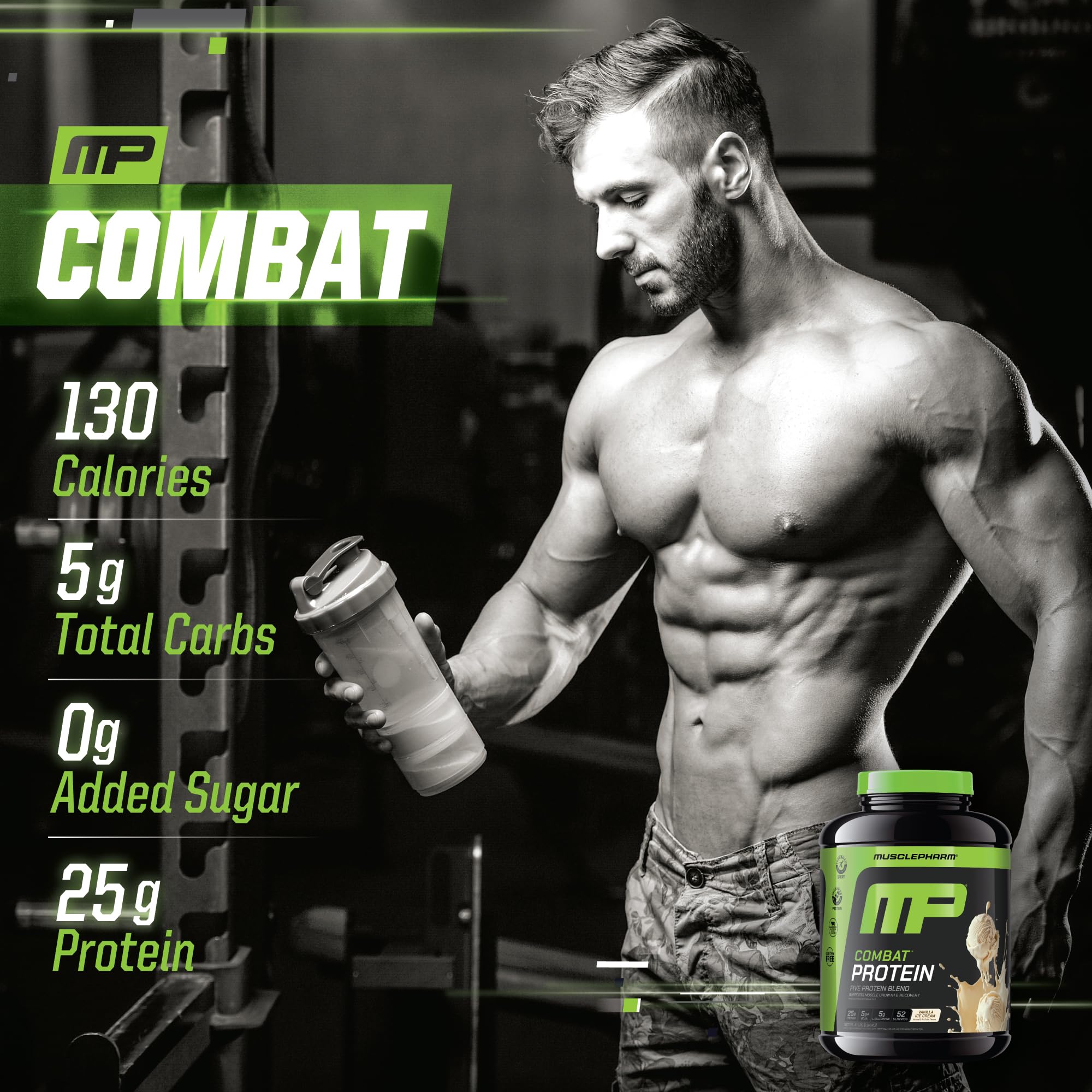 Cucharada colmada del polvo MusclePharm Combat mostrando porción y dosificación