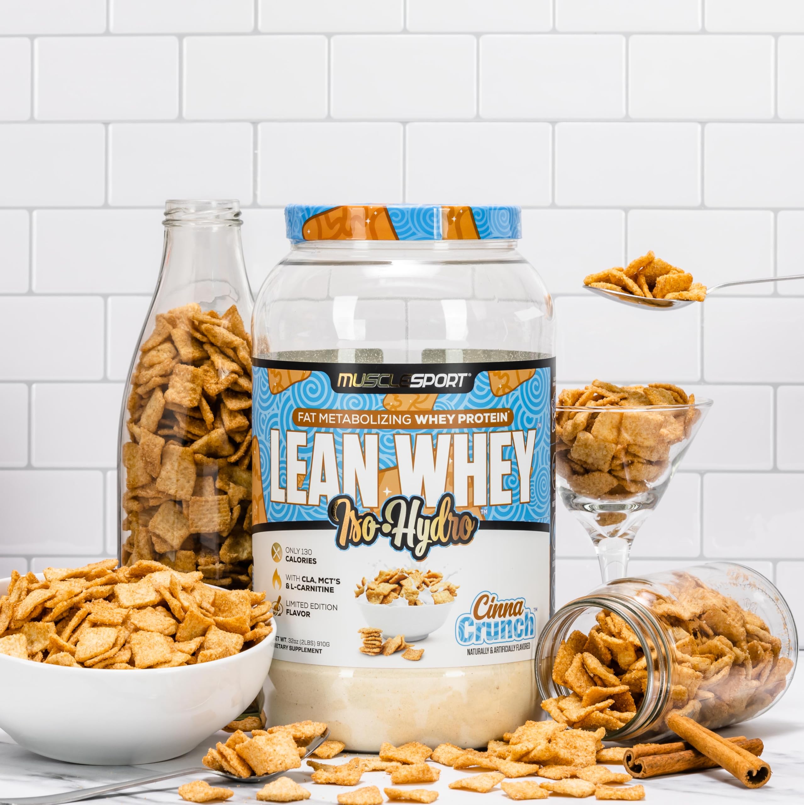 Musclesport batido Cinna Crunch en mesa de desayuno, opción sabrosa y baja en calorías