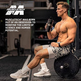 MuscleTech manos sosteniendo envase 2LB para escala de tamaño