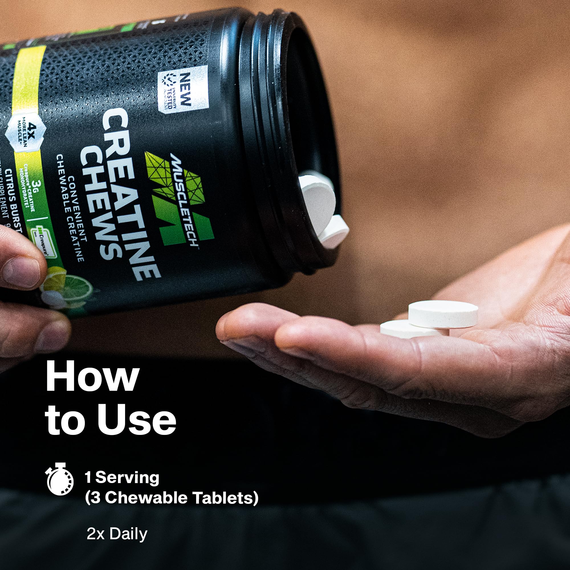 Comparación de tamaño de MuscleTech Chews con cartera, ideal para llevar