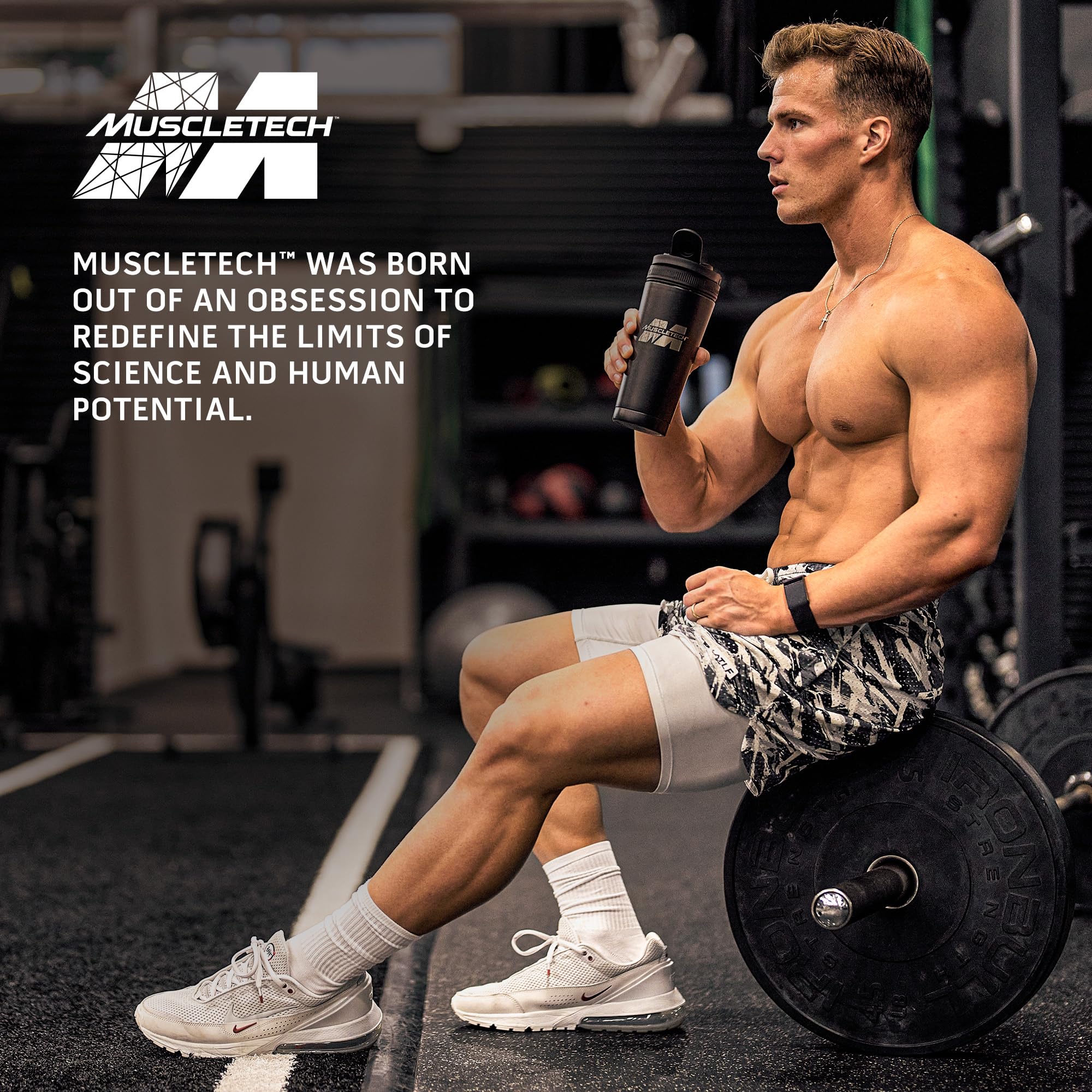 MuscleTech envase 5 lb Nitro-Tech comparado con botella para tamaño y ahorro