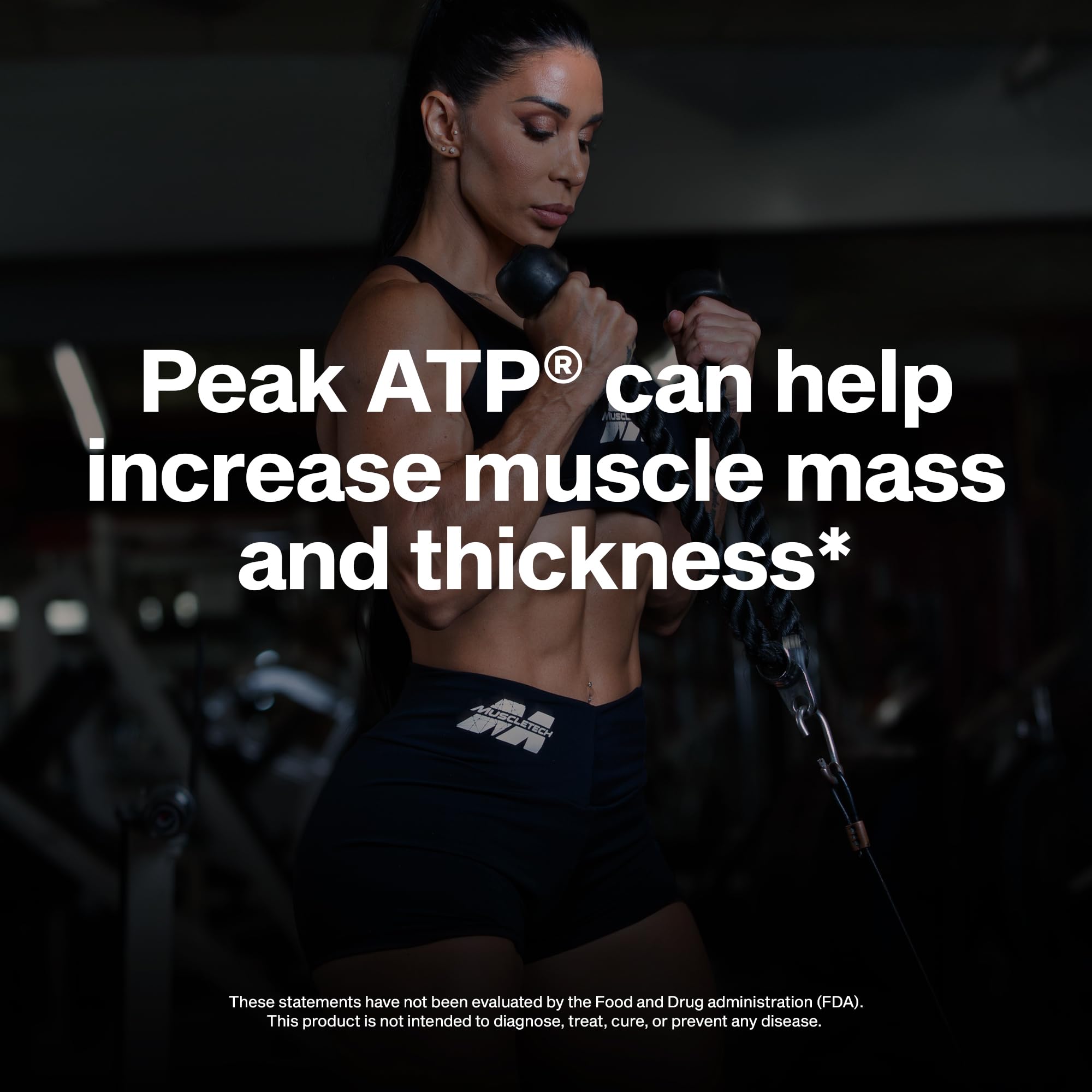 MuscleTech cápsulas junto a pesas en gimnasio ilustrando uso antes del entrenamiento