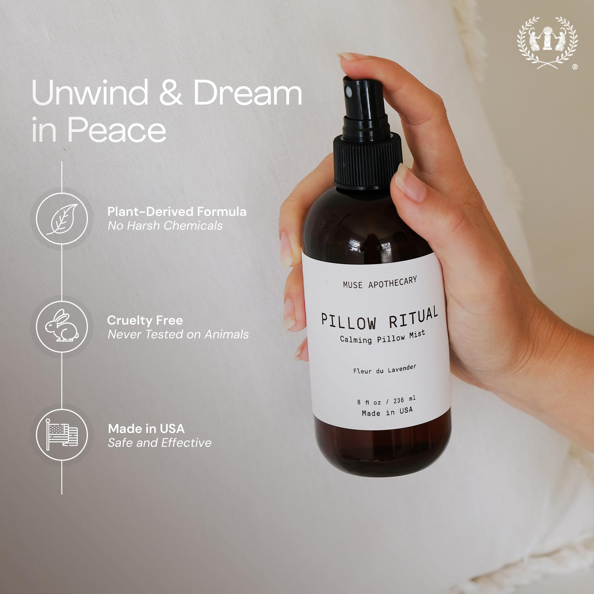 Muse Apothecary comparación del frasco en mano para mostrar el tamaño práctico de 8 oz