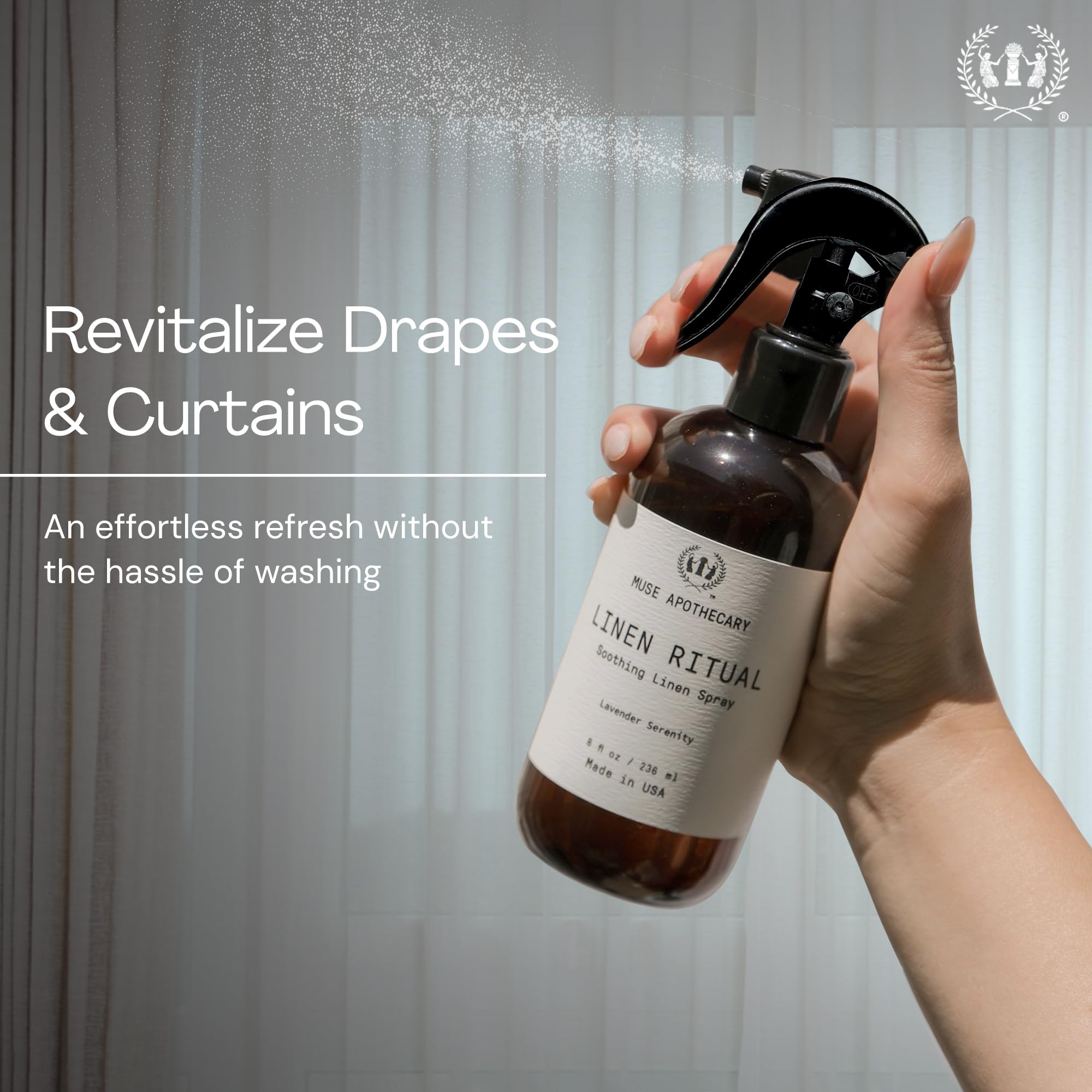 Muse Apothecary frasco en manos durante uso para relajación inmediata