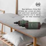 Muse Apothecary spray aplicado sobre almohada para promover relajación nocturna