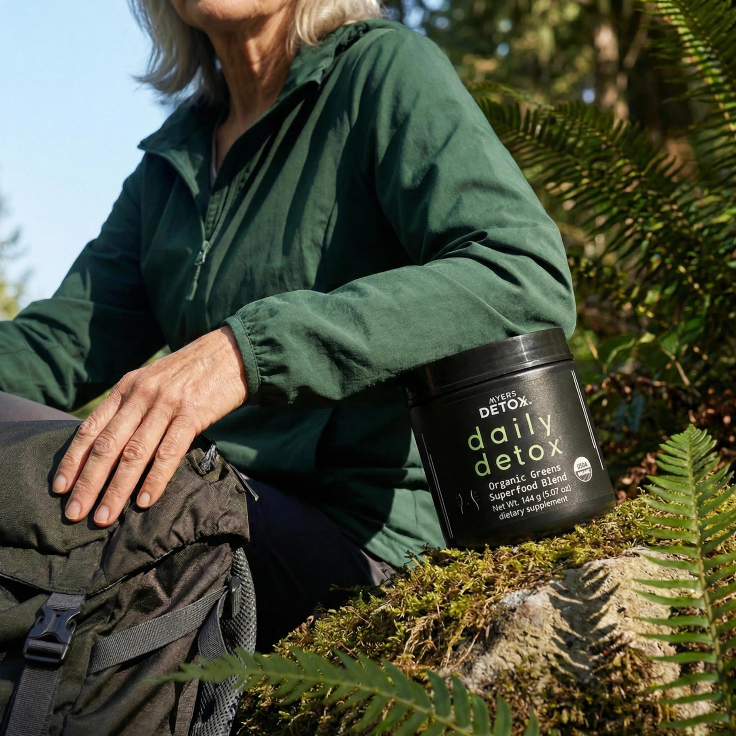 Myers Detox en entorno lifestyle con frutas, sugiere bienestar integrado