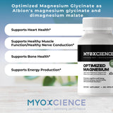 MYOXCIENCE tableta en mano para comparar tamaño y facilidad de ingestión