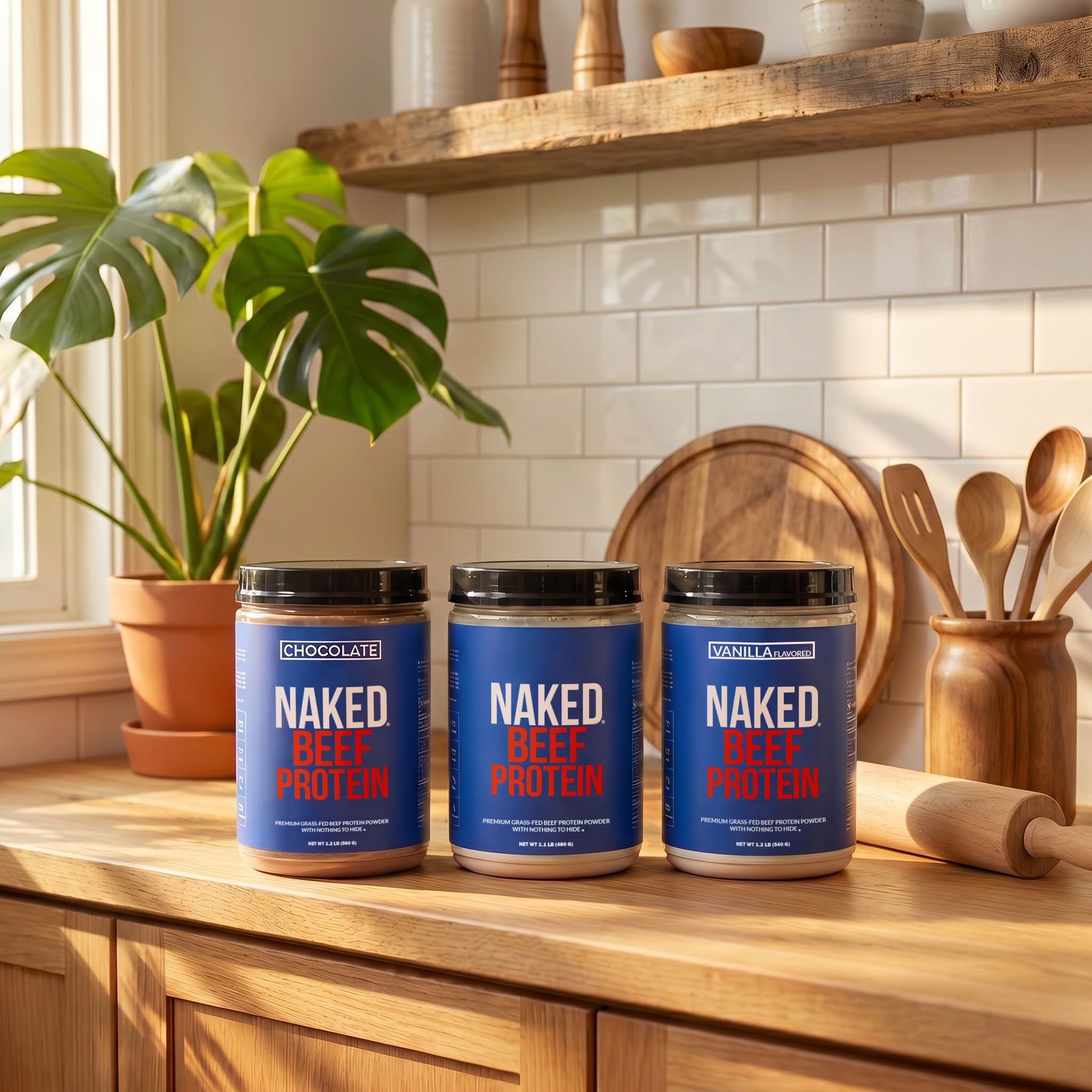NAKED envase junto a una mano para comparar tamaño y porciones (20 servicios)