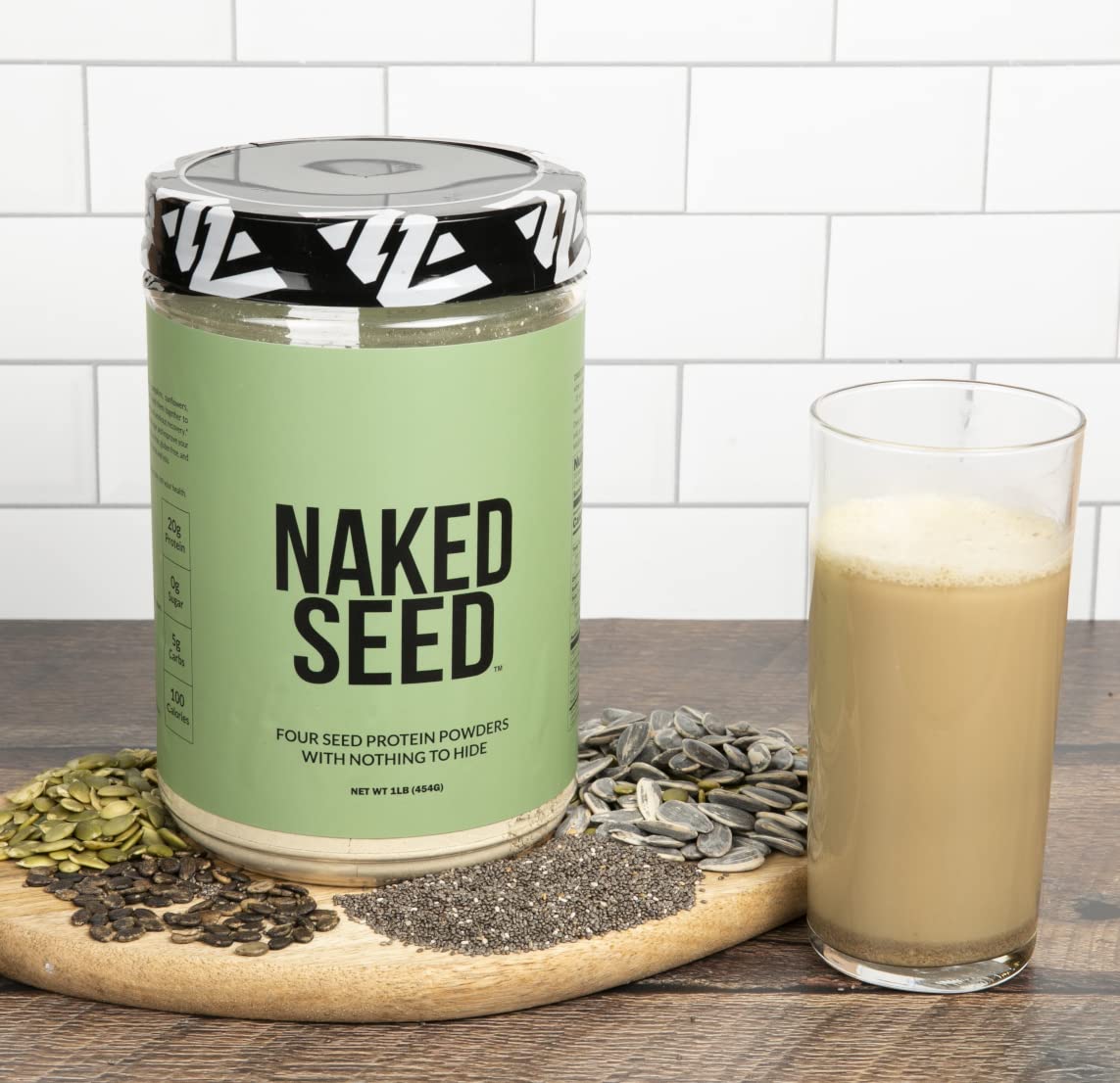 Naked Nutrition naked seed smoothie en mesa de desayuno mostrando uso cotidiano