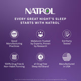 Natrol frasco junto a almohada en dormitorio sugiriendo apoyo al sueño