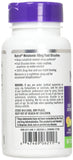 Natrol tableta masticable en mano mostrando textura y comodidad de uso