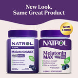Natrol gomita en mano lista para tomar, beneficio sabor y facilidad