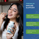 Natural Cure Labs cápsulas en mano para mostrar la escala real