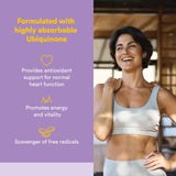 Natural Factors softgel en primer plano que destaca su textura suave y fácil ingestión